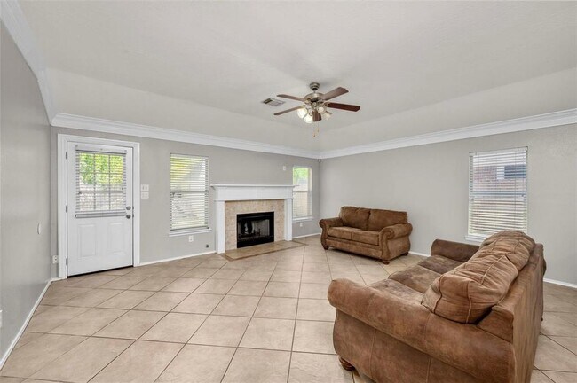 Foto del edificio - 8014 Blackcherry Ln