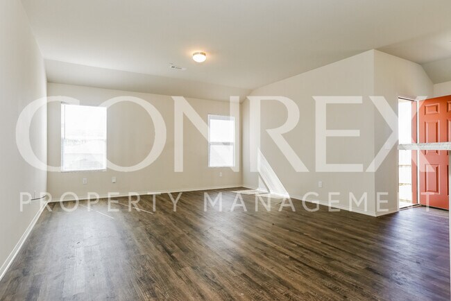 Building Photo - Gorgeous 3 bedroom, 2 bathroom home