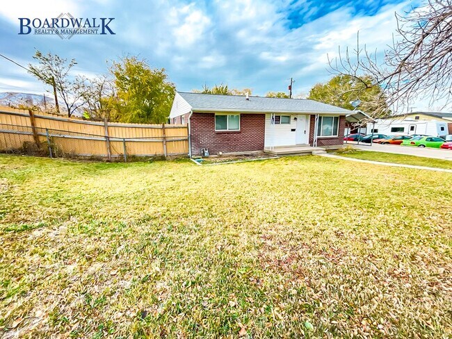Photo - Charming Brick Rambler House