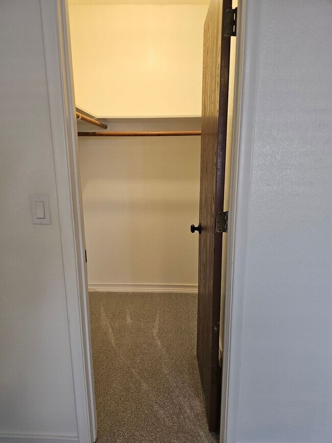 Building Photo - FRESHLY REMODELED!