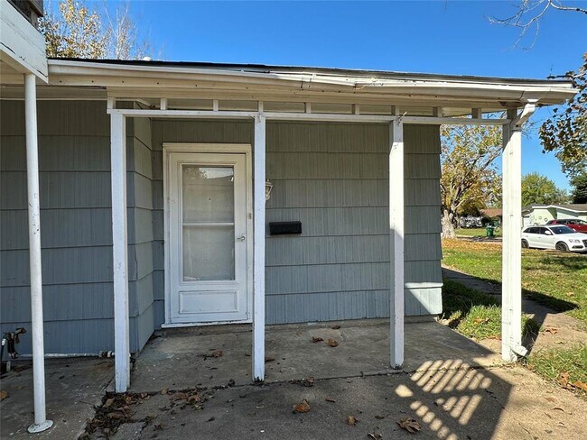 Building Photo - 10906 Hoffer St