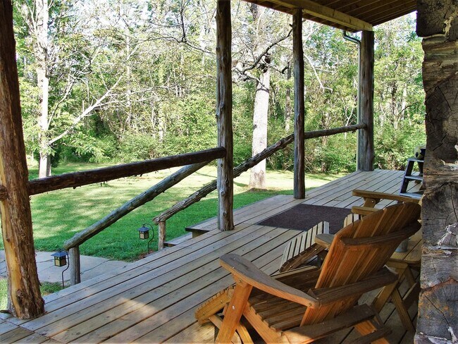Building Photo - Stonecutters is a beautiful 1BR, 1 Ba cabi...