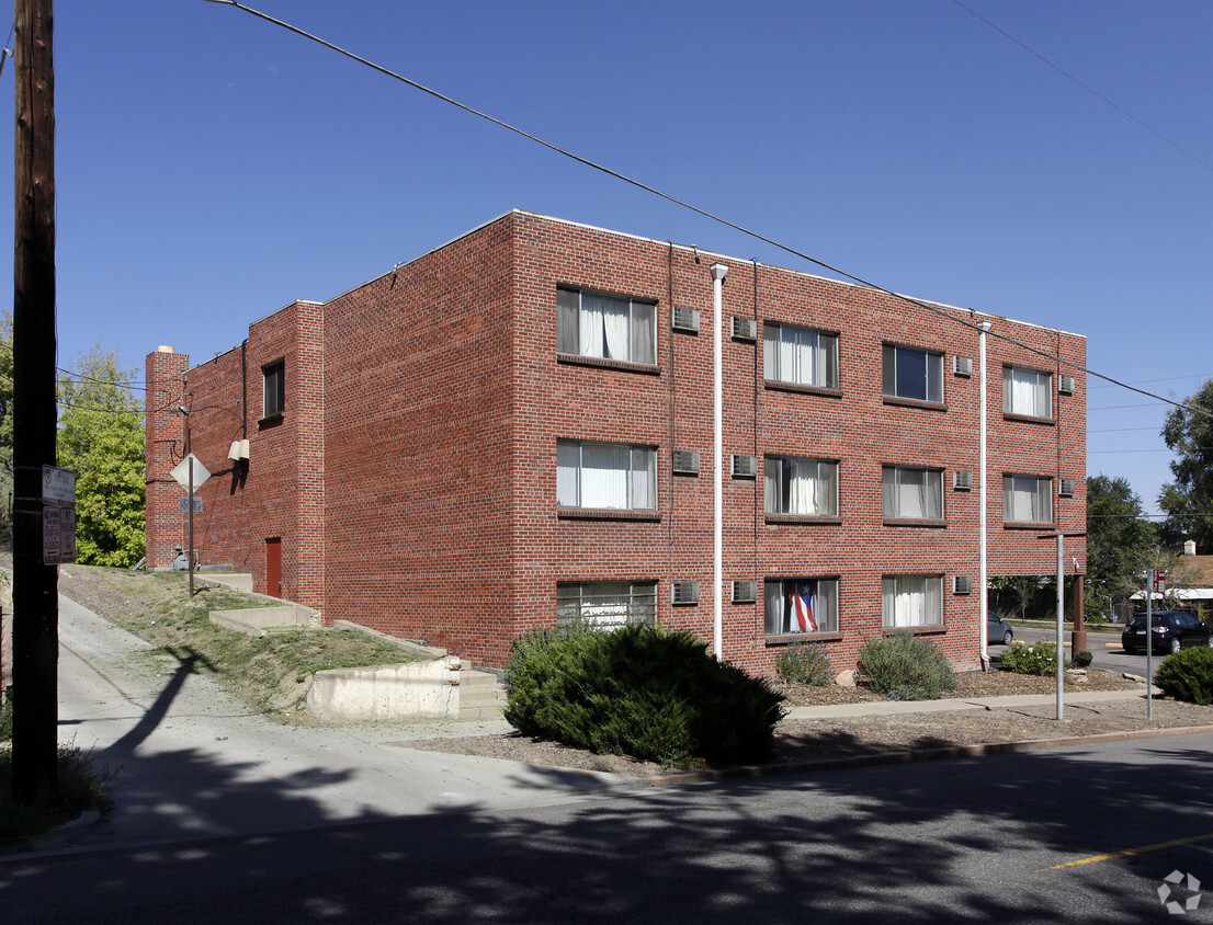 Foto del edificio - Mile High Apartments