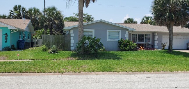 Building Photo - 3 bedroom 2 bath pool home