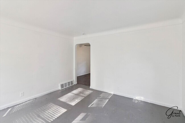 Foto del edificio - 3 bedroom ranch $1200