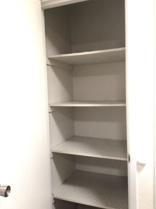 Building Photo - Charming 2 BDRM, 1 BATH Duplex - Universit...