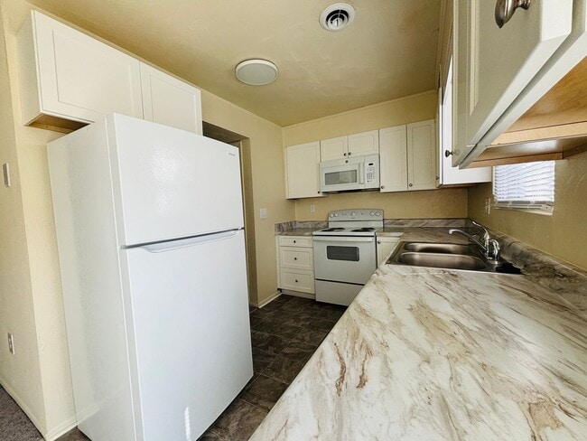 Foto del edificio - 2 Bedroom, 1.5 Bath Townhouse