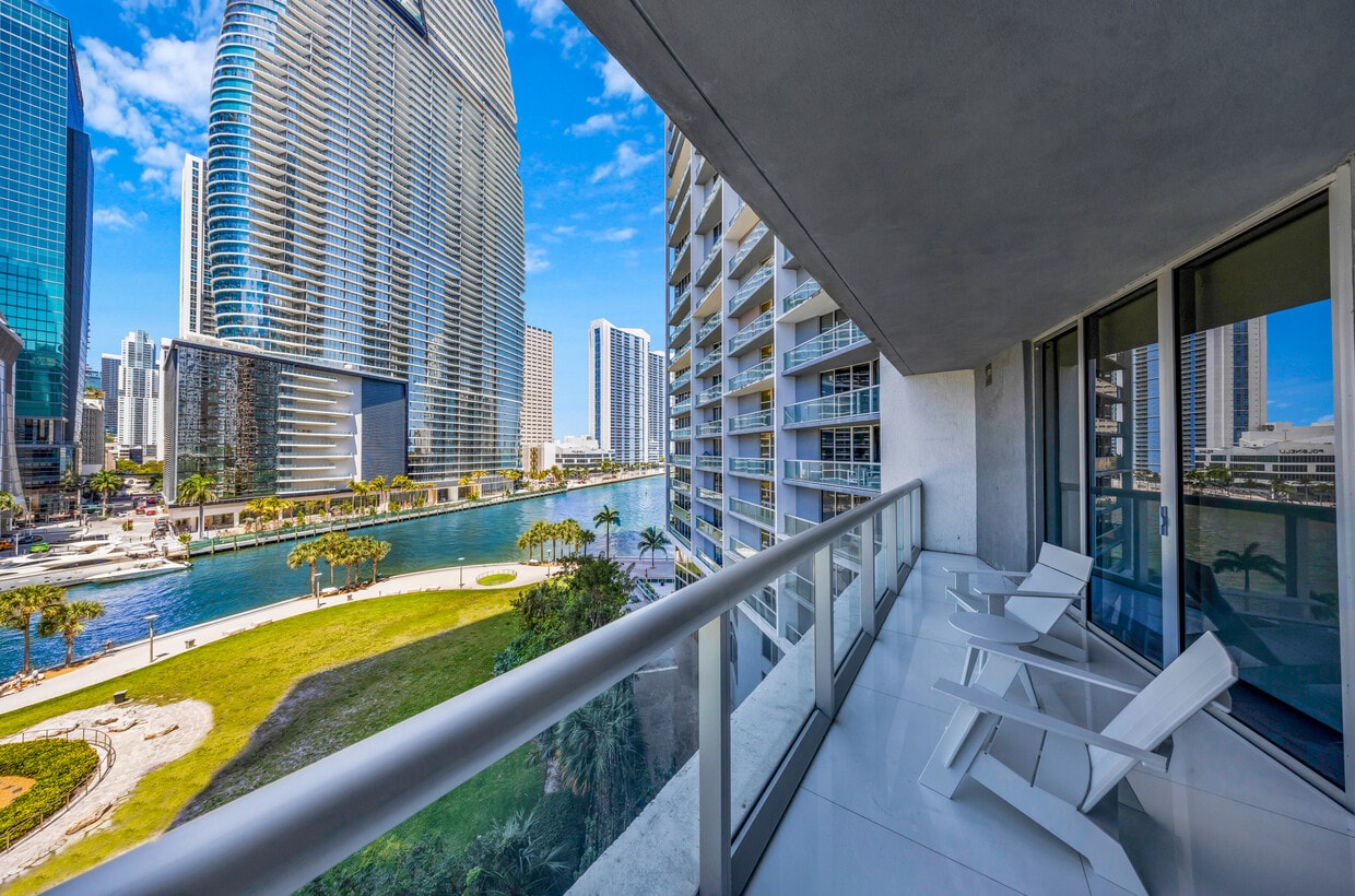 Primary Photo - 475 Brickell Ave