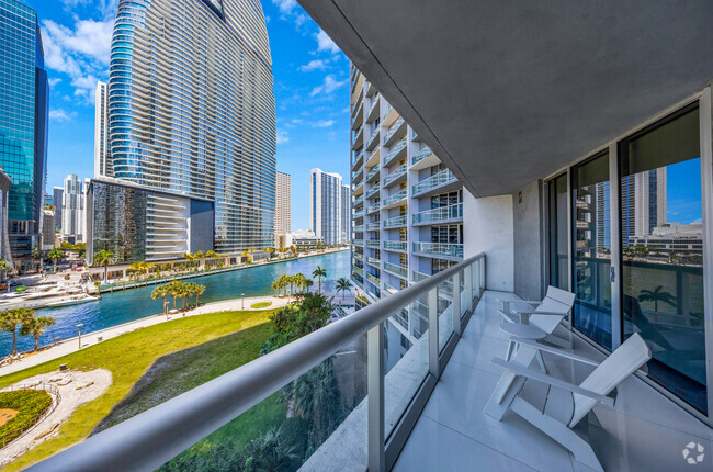 Building Photo - 475 Brickell Ave