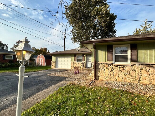 Foto del edificio - 430 Lawndale Dr