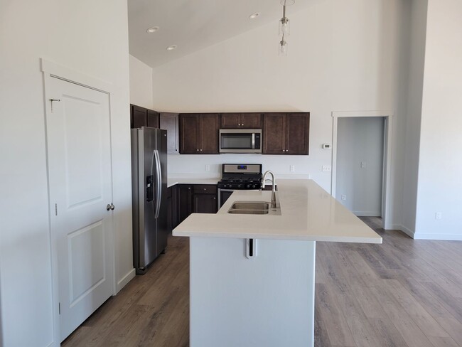 Foto del edificio - New construction 3 Bed 2 Bath in Three Forks