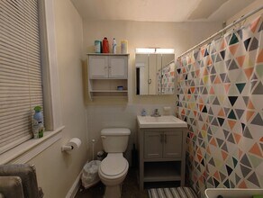 Building Photo - 445 Park Dr