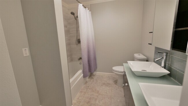 Foto del edificio - 8003 Oakwood Forest Dr