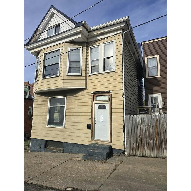 Building Photo - 17 7th St