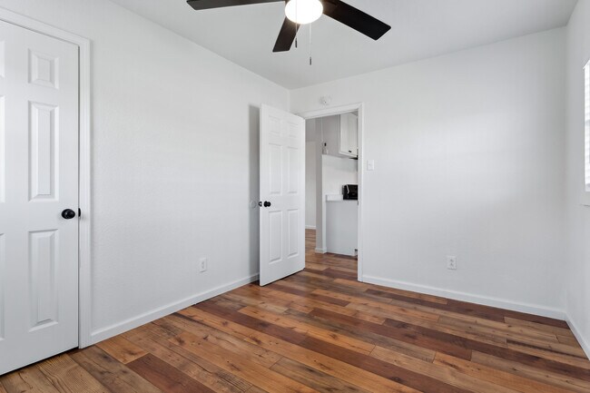 Foto del edificio - 2709 E 2nd St