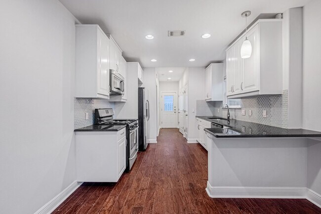 Foto del edificio - 3 Bedroom, 2 Bath Home near Downtown in Ea...