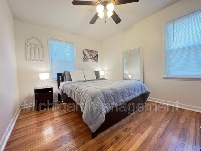 Foto del edificio - 9024 Marlowe Ave