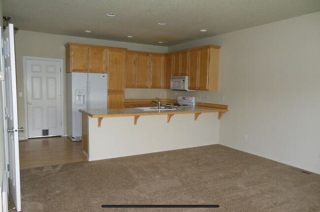 Foto del edificio - 3205 NW Foxtail Pl