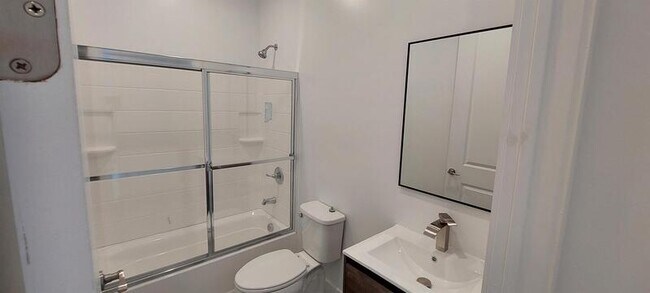 Building Photo - 273 Oak St