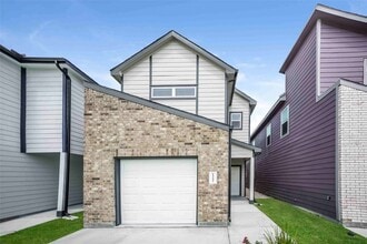 Building Photo - 15242 Estrella Rd W