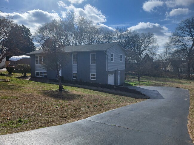 Building Photo - 221 Amesbury Rd