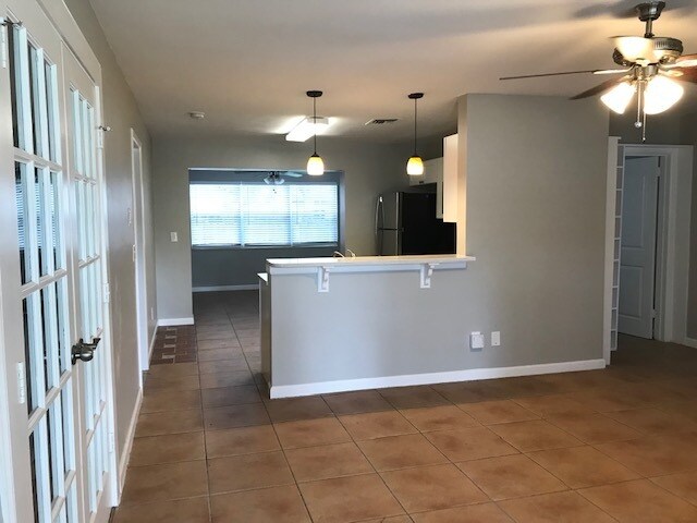 Building Photo - 4630 SW 25th Terrace