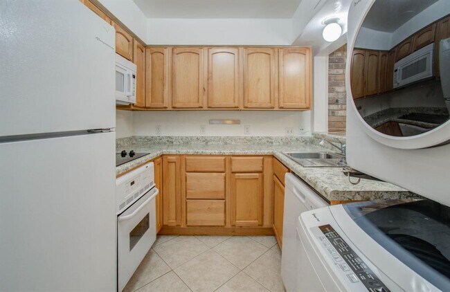 Building Photo - 895 Wax Myrtle Ln