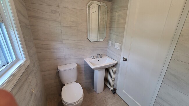 Foto del edificio - 98 Netherwood Dr