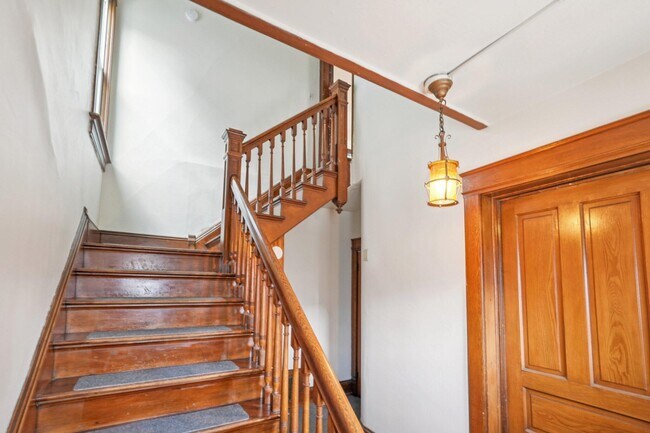 Foto del edificio - 1660 N Marshall St