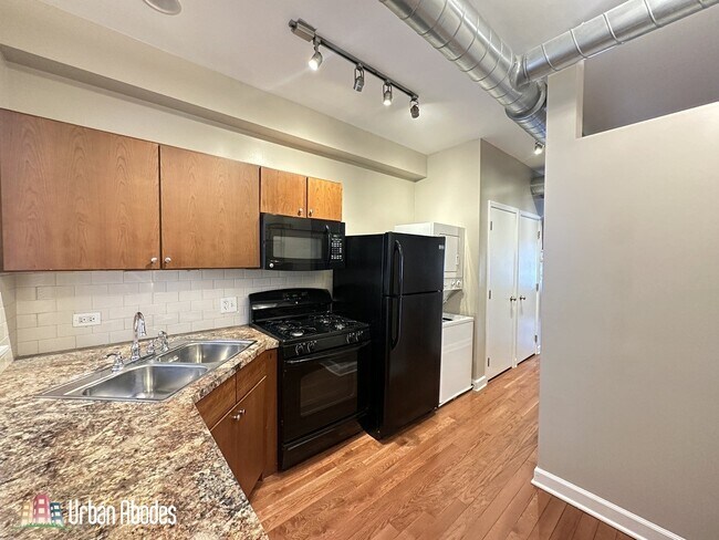 Building Photo - 674 N Orleans St