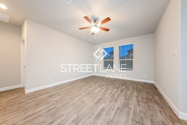 Building Photo - REDUCED!