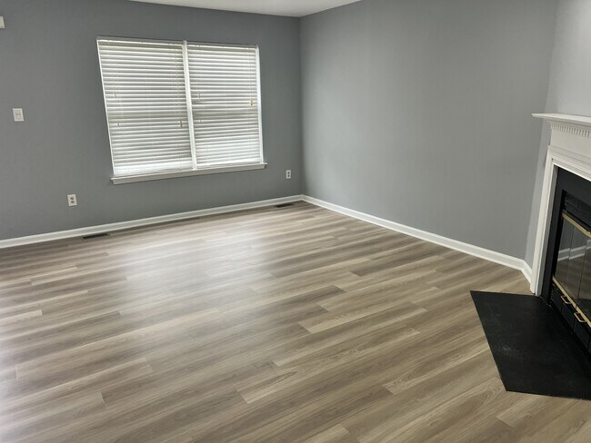 Foto del edificio - 627 Candlestick Ln