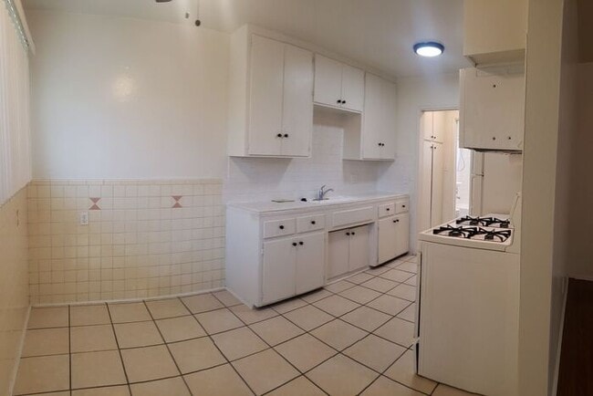 Foto del edificio - $1 MO Free North Park Charmer! 1bdr with hardwood floors (Texas)