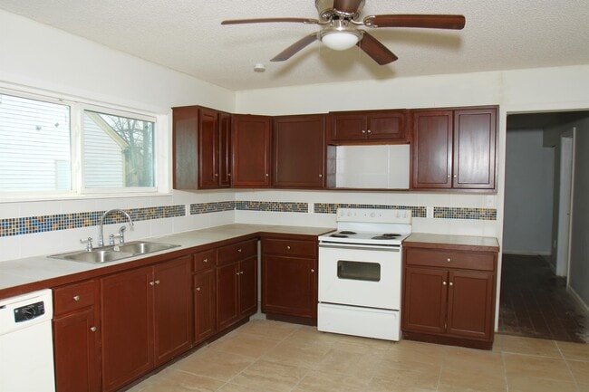 Foto del edificio - 527 W 6th St