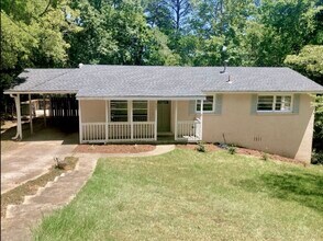 Building Photo - 501 Rosewell Ln