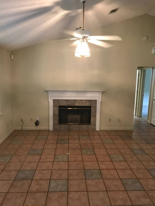 Building Photo - Great 3/2 Single Family Home!