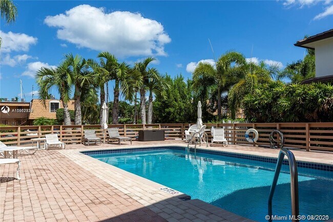 Building Photo - 111 Isle of Venice Dr