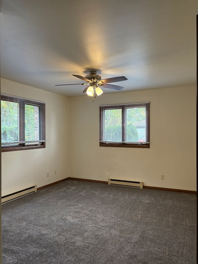 Building Photo - 4651 GOVERNORS DR