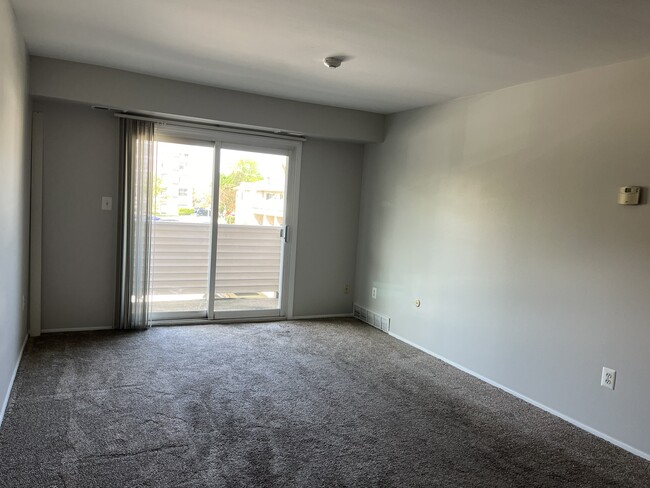 Building Photo - 44457 Savery Dr