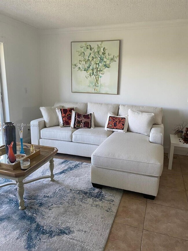 Building Photo - 300 NE 14th Ave