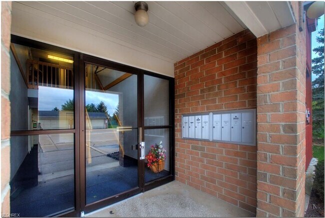 Foto del edificio - 27097 Oakwood Cir
