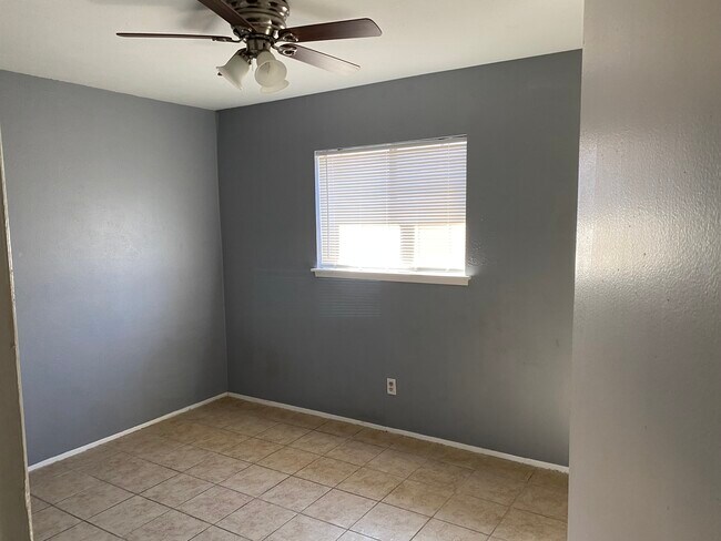 Building Photo - 3422 Ridgemoor Dr