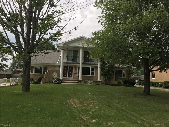 Building Photo - 2863 Chamberlain Rd