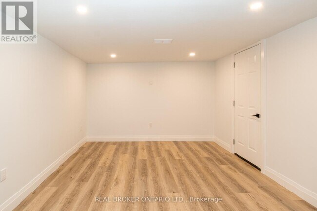 Building Photo - 67 Kingslea Dr