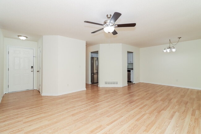 Building Photo - 757 Newport Dr