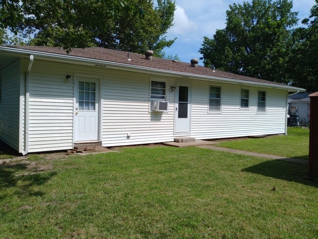 Building Photo - 609 Pennant St