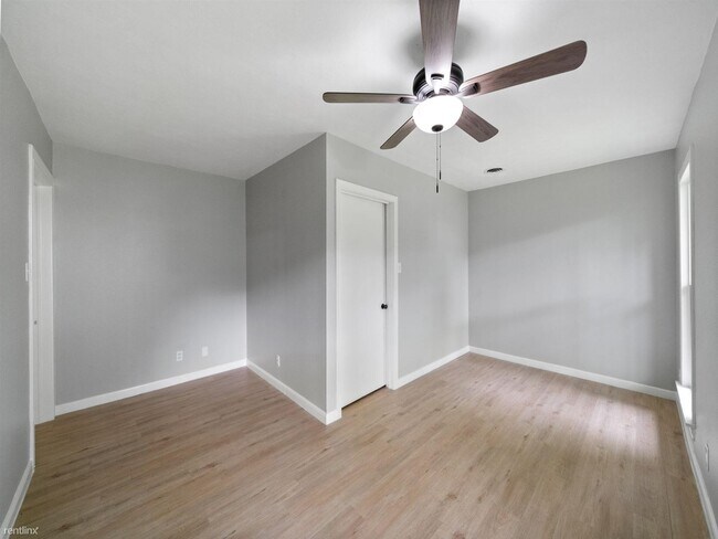 Building Photo - 3 br, 1 bath House - 2705 S Crockett St