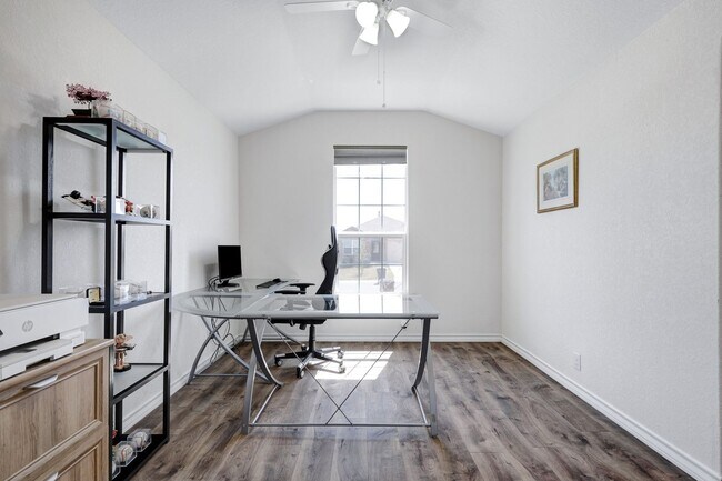 Building Photo - Stunning Home in Redbird Ranch with Solar ...