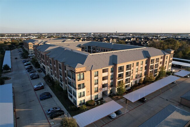 Foto del edificio - 7204 Town Center Blvd Blvd