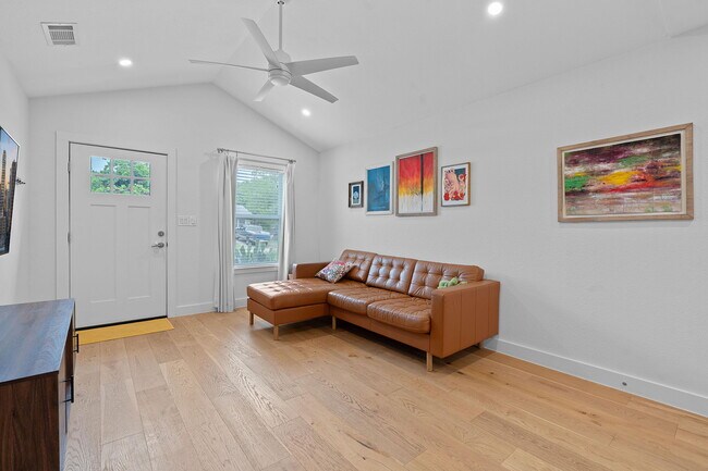 Foto del edificio - 5701 Breezewood Dr